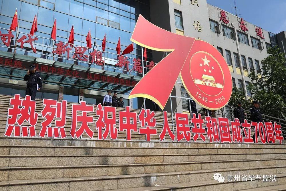 今天过新年,老公亲自下厨房,做出来的菜,女儿看了很感动